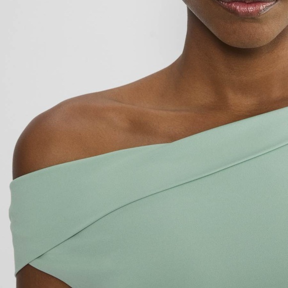 Aritzia Original Contour Ravish Top - Picture 6 of 12